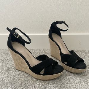 Black Lulu’s Wedges